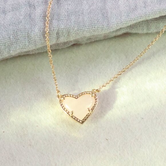 Kendra Scott Ari Heart Gold Necklace Rose Quartz - Picture 2 of 2